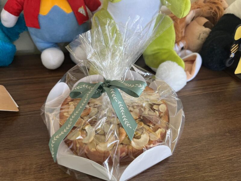 Cake by Shakaron Bakes